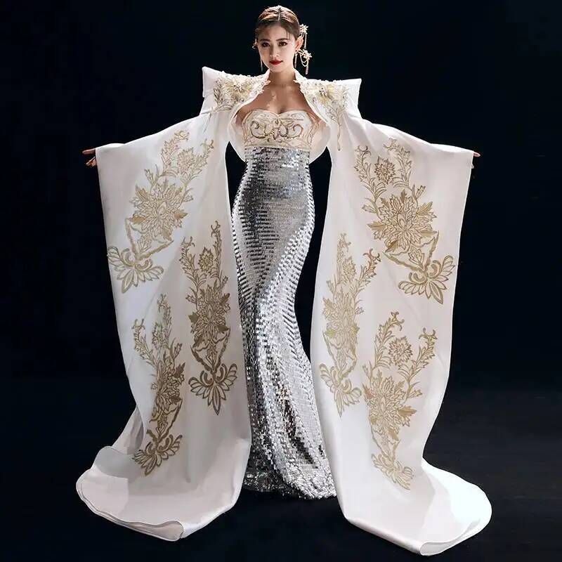 Evening Gown - Resmi Sunucunun Kıyafeti Onurlu, Zarif, İnce