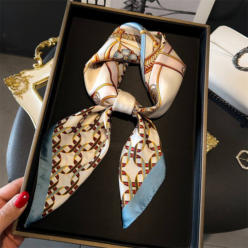 Silk Blouse - Lüks Kadın Kare Eşarp Zincir Baskı