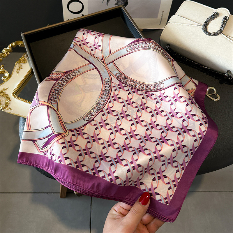Lüks Kadın Kare Eşarp Zincir B - Silk Blouse incelemesi ve fiyatı